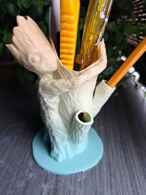 Chậu Groot ôm cây trang trí bàn làm việc - Image 1