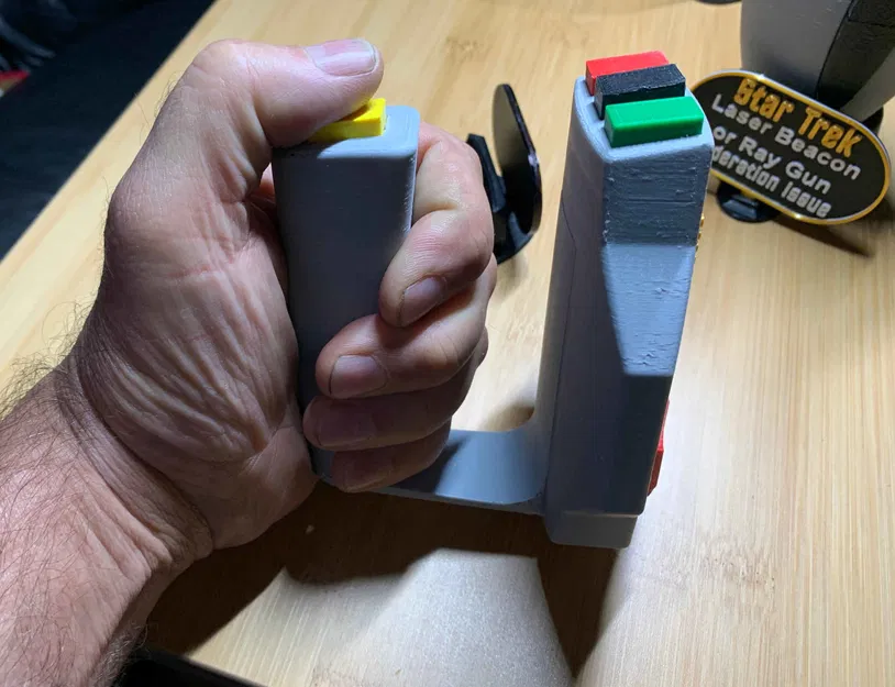 Thiết Bị Điều Khiển của người Vian trong "The Empath" - Image 2