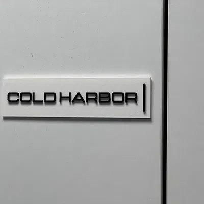 Tấm Biển Treo Tường Severance Chính Xác Như Phim