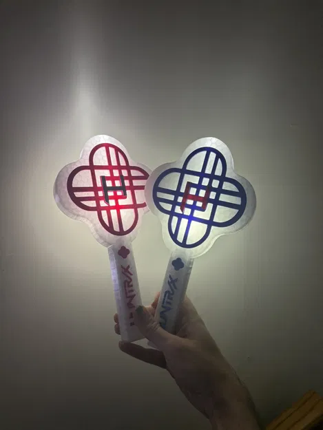 K-POP Demon Hunters | Light Stick "Huntrix" cho Concert - Image 1