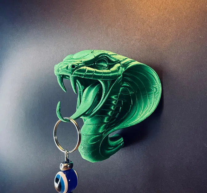 Móc Khóa Treo Tường Hình Rắn Hổ Mang Chúa - Image 1