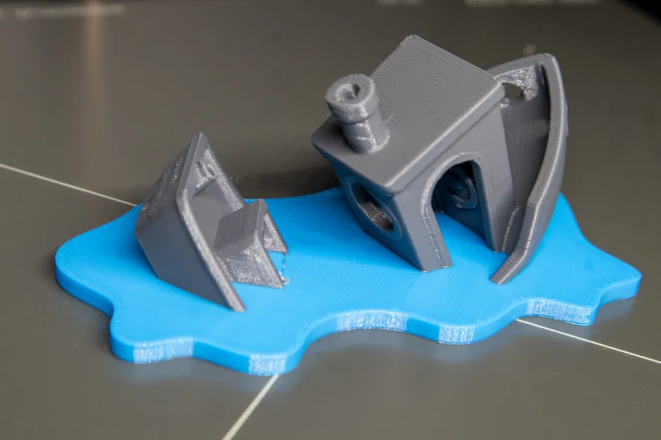 Thuyền Benchy Chìm Nghỉm Trên Biển - Image 2