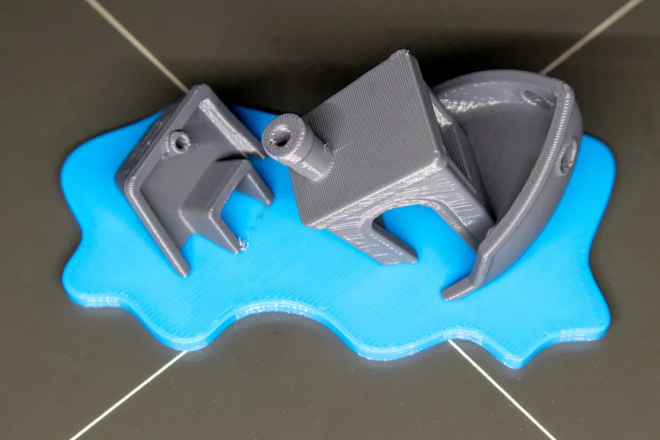 Thuyền Benchy Chìm Nghỉm Trên Biển - Image 3