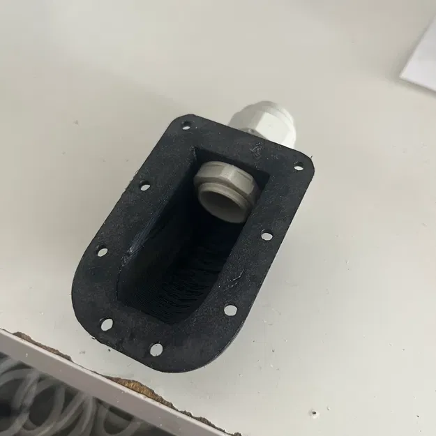 Chỗ luồn dây cáp trên nóc xe tải loại đơn - Image 2