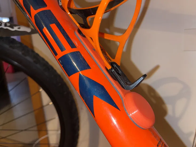 Giá đỡ Airtag dưới bình nước xe đạp - Image 9