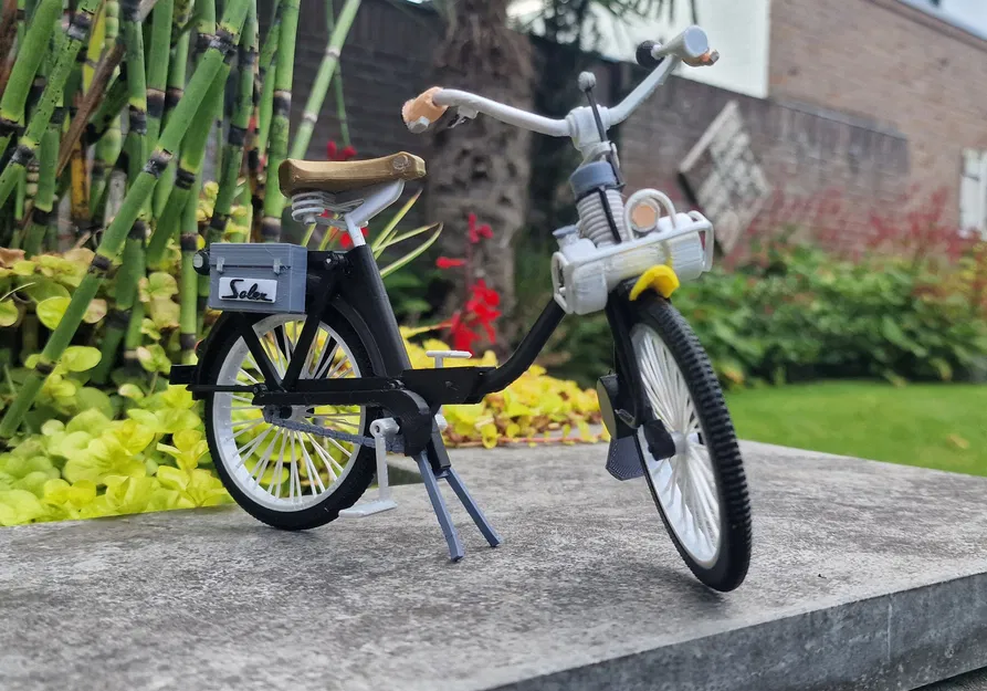 Mô hình Velo Solex 2200 1960 tỉ lệ 1:8 của Ed van der Heijden - Image 1
