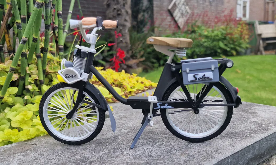 Mô hình Velo Solex 2200 1960 tỉ lệ 1:8 của Ed van der Heijden - Image 3