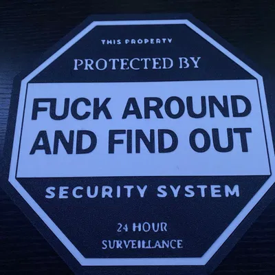 Được Bảo Vệ Bởi Biển Báo Thứ Hai