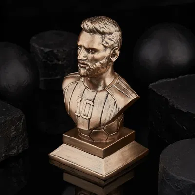 Tượng Lưu Niệm Messi Đứng Cùng Bóng - Mô Hình 3D