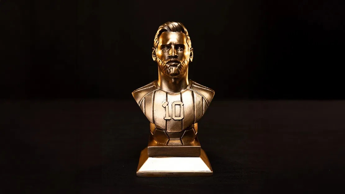 Tượng Lưu Niệm Messi Đứng Cùng Bóng - Mô Hình 3D - Image 3