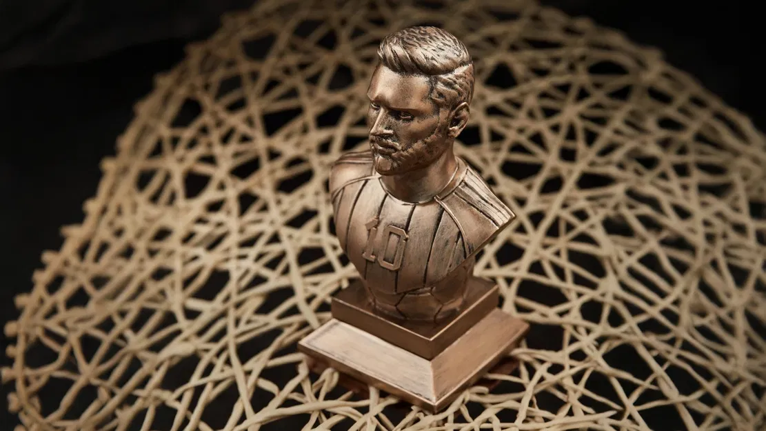 Tượng Lưu Niệm Messi Đứng Cùng Bóng - Mô Hình 3D - Image 5