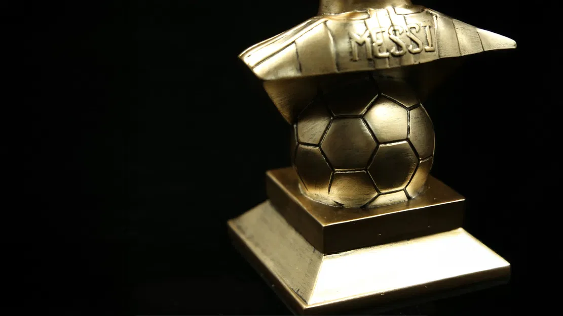 Tượng Lưu Niệm Messi Đứng Cùng Bóng - Mô Hình 3D - Image 6