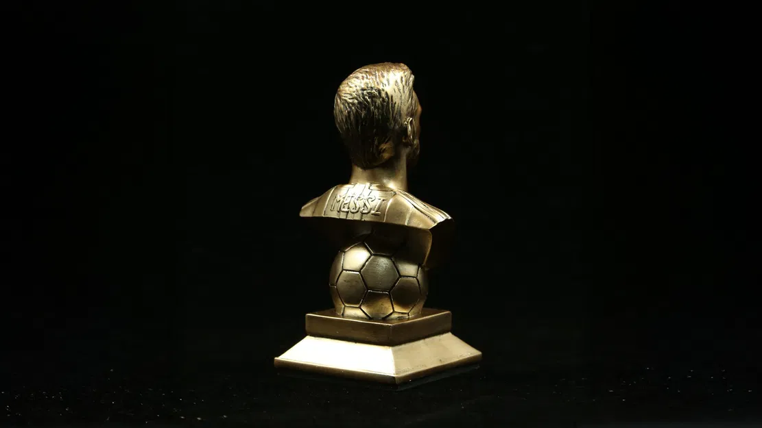 Tượng Lưu Niệm Messi Đứng Cùng Bóng - Mô Hình 3D - Image 8