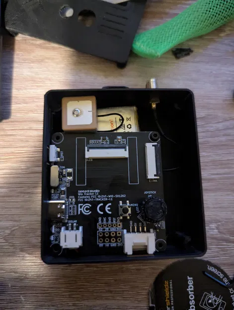 Vỏ SEEED Wio Tracker L1 E-ink Nâng Cấp (Phiên bản nhỏ gọn cho pin 3000mah) - Image 2