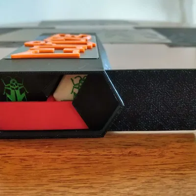 Hộp Đựng Trò Chơi Hive