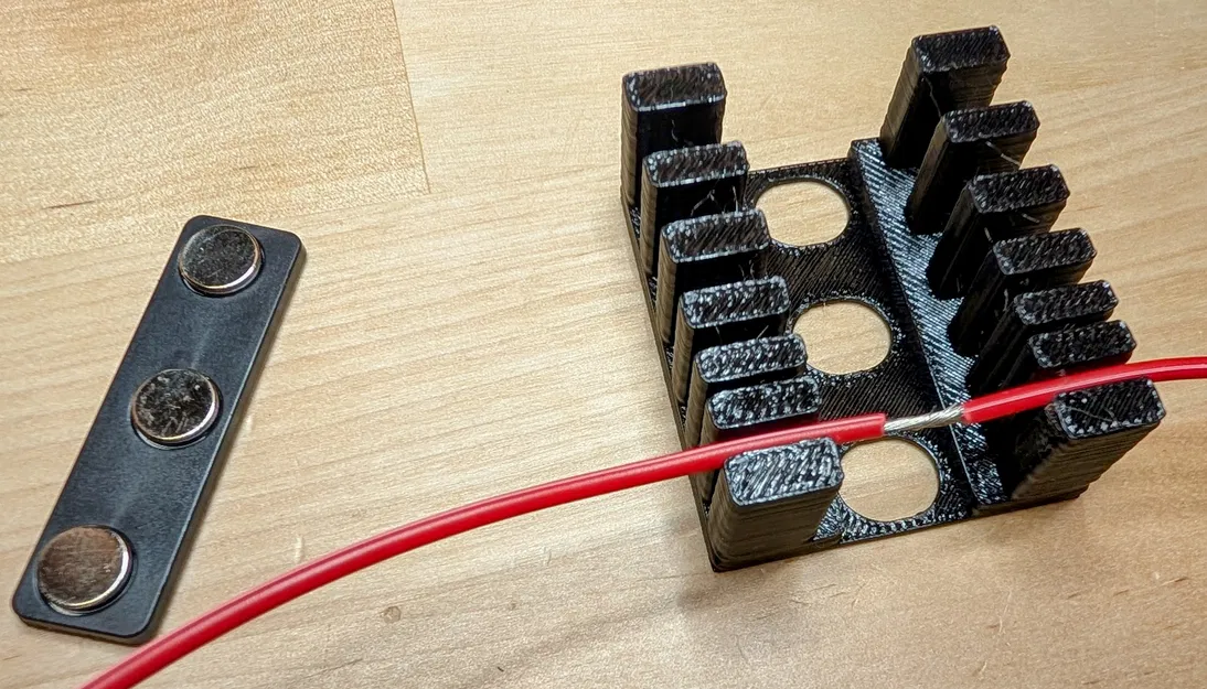 Kẹp Giữ Dây Điện Tiện Lợi Cho Việc Hàn - Image 1