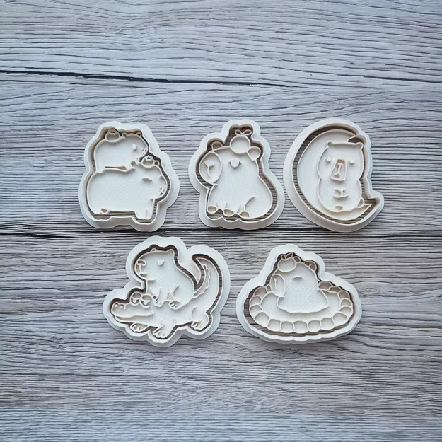 Bộ Dụng Cụ Cắt Bánh Quy Capybara Dễ Thương Kèm Táo Sấu - Image 1