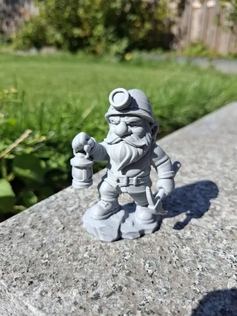 Anh Thợ Mỏ Gnome – Đèn Lồng Của Vực Sâu - Image 1