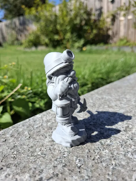 Anh Thợ Mỏ Gnome – Đèn Lồng Của Vực Sâu - Image 3