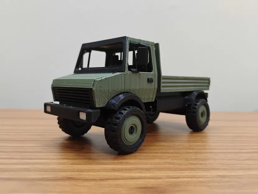 Mô hình Unimog U-1650 Tỷ lệ 1:32 - Image 1
