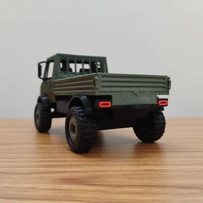 Mô hình Unimog U-1650 Tỷ lệ 1:32