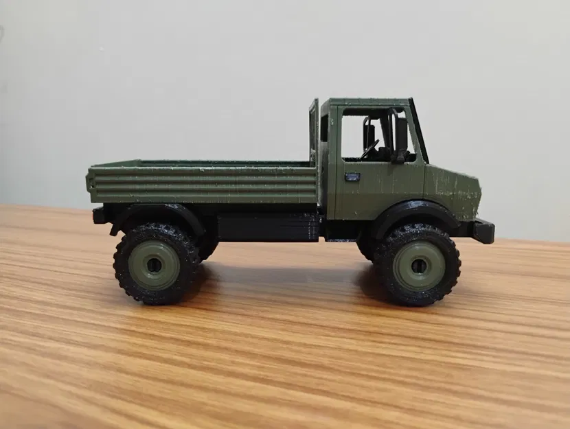 Mô hình Unimog U-1650 Tỷ lệ 1:32 - Image 3