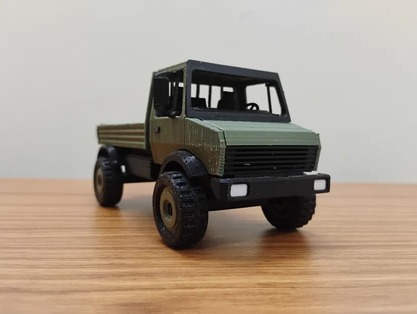 Mô hình Unimog U-1650 Tỷ lệ 1:32 - Image 4