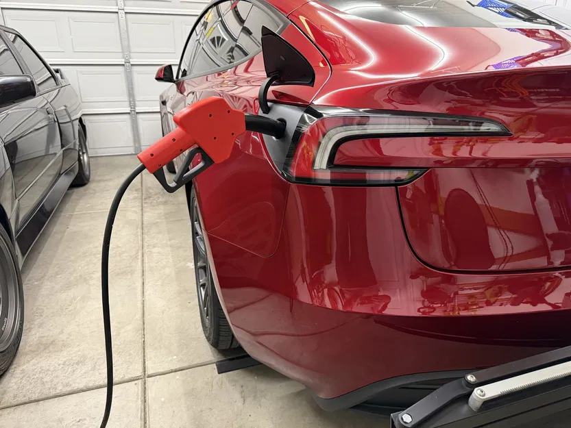 Tay Cầm Bơm Xăng Tesla - Image 1