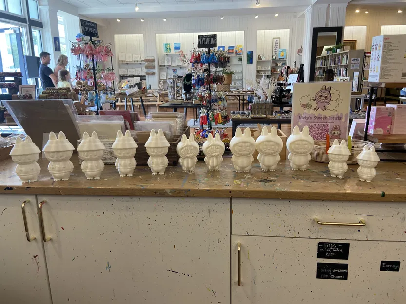 Labubu Mặc Áo Trùm Đầu - Image 2