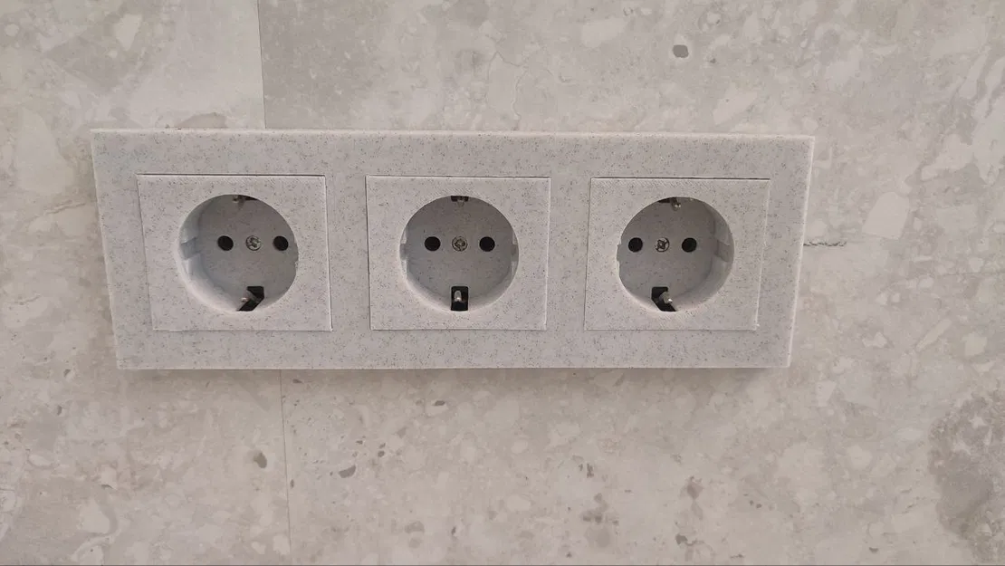 Mô hình 3D Ổ cắm điện tường - Image 2