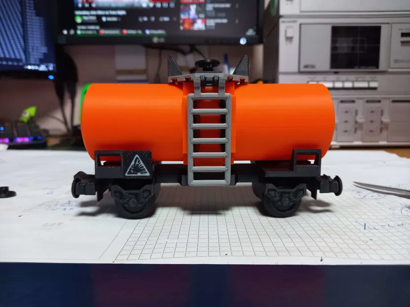 Toa Chở Dầu Tàu Lego - Image 1