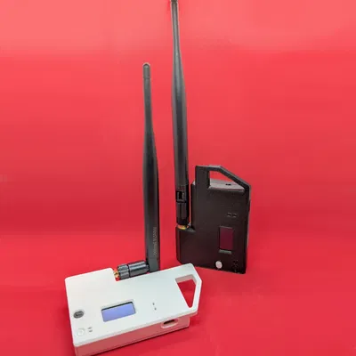 Vỏ Heltec V3 có pin 18650 và bộ điều khiển sạc TP4056