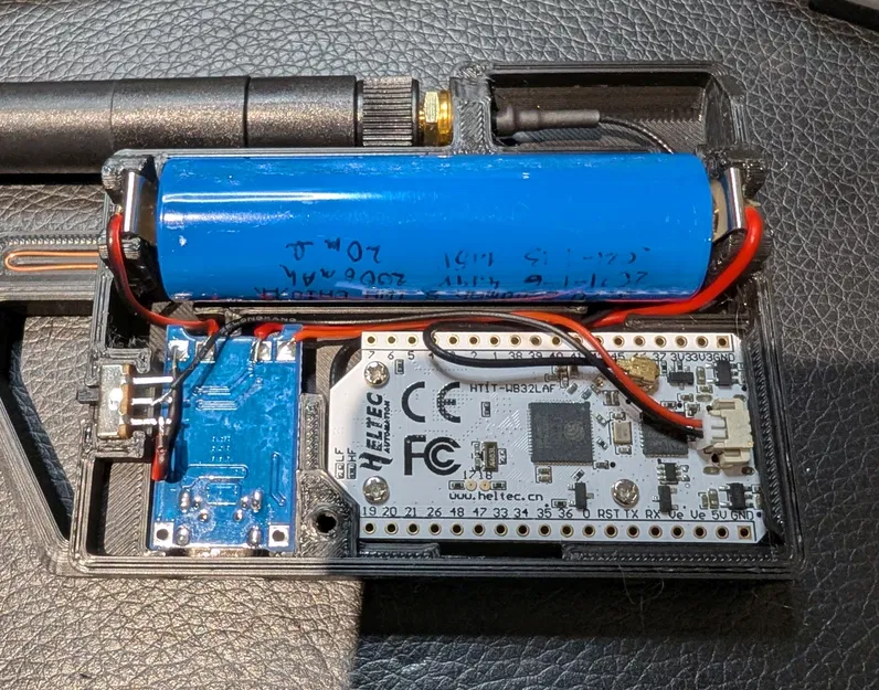 Vỏ Heltec V3 có pin 18650 và bộ điều khiển sạc TP4056 - Image 4