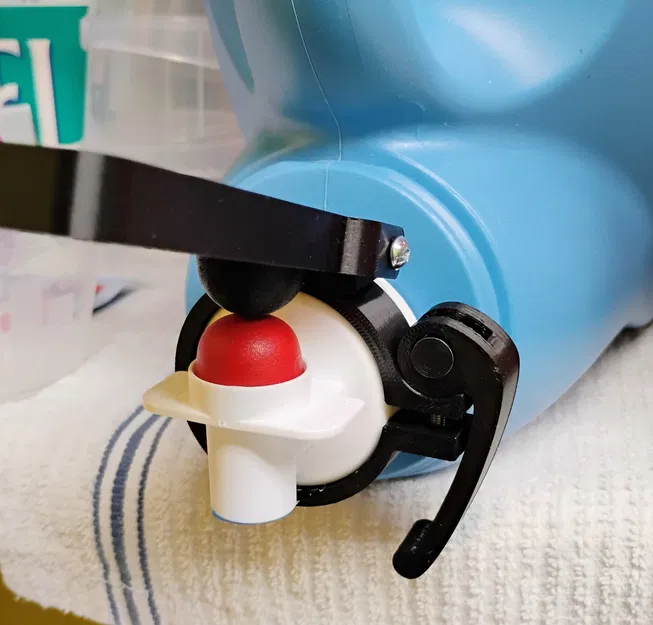 Cần gạt chai nước giặt cho người hạn chế vận động tay - Image 1