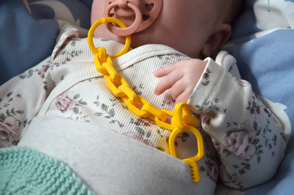 Dây Chuyền Ty Ngậm Cho Bé - Image 1