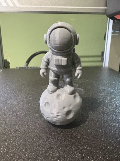 Phi hành gia vũ trụ trên đá - Image 4