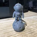 Móc Khóa Spaceman Dễ Thương Trên Tảng Đá - Thumbnail 2