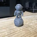 Móc Khóa Spaceman Dễ Thương Trên Tảng Đá - Thumbnail 4