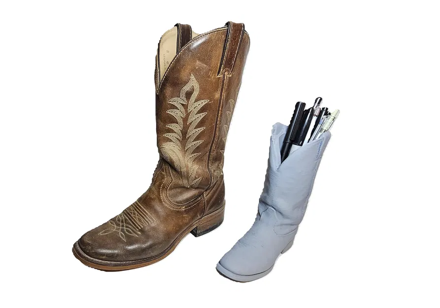 Chân cắm bút hình bốt cao bồi - Image 1