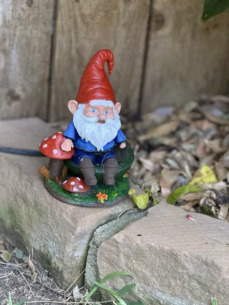 Ông Già Làm Vườn Ngồi - Image 1