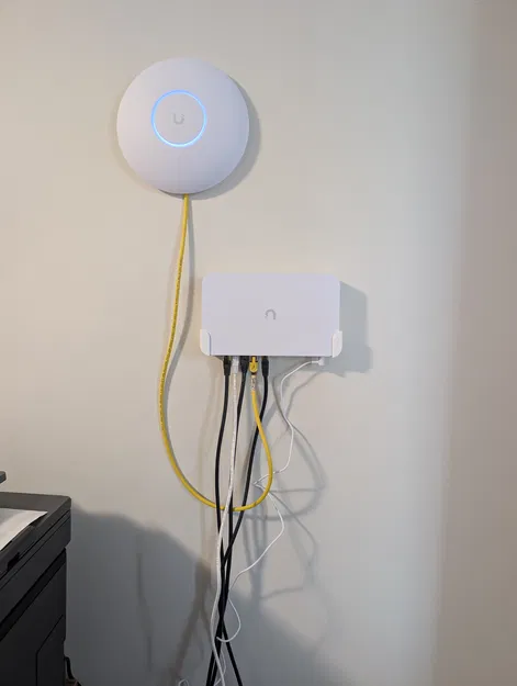 Giá Treo Tường Cho Unifi Cloud Gateway Fiber - Image 1