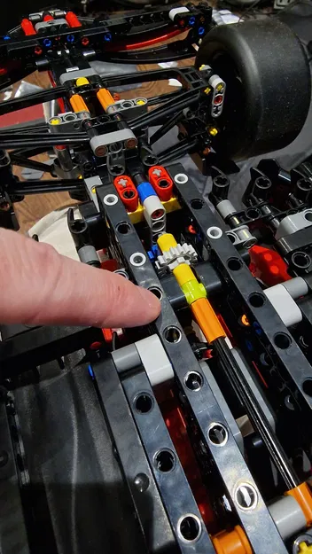 Giá Treo Tường LEGO Technic 42207 Ferrari SF-24 F1 (Không Cần Hỗ Trợ) - Image 3