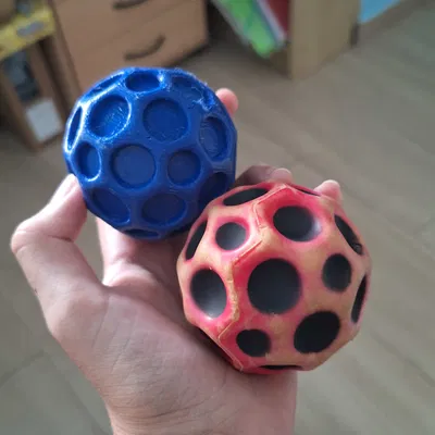 Mô hình 3D quả bóng trăng có thể bật nảy