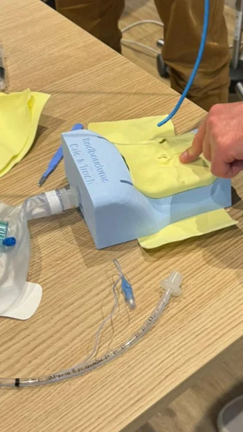 Mô hình Cric & Trach cho đào tạo Cricothyrotomy, Radboudumc - Image 5