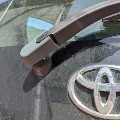 Cập nhật! Nắp chụp chốt cần gạt mưa sau kính chắn gió Toyota (Aygo)