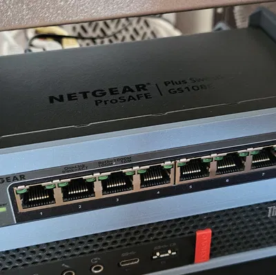 Giá đỡ Rack 10" & 19" cho Netgear ProSafe GS108Ev3