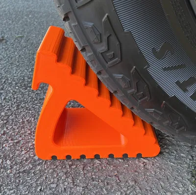 Cục Chặn Bánh Xe (Wheel Chock)