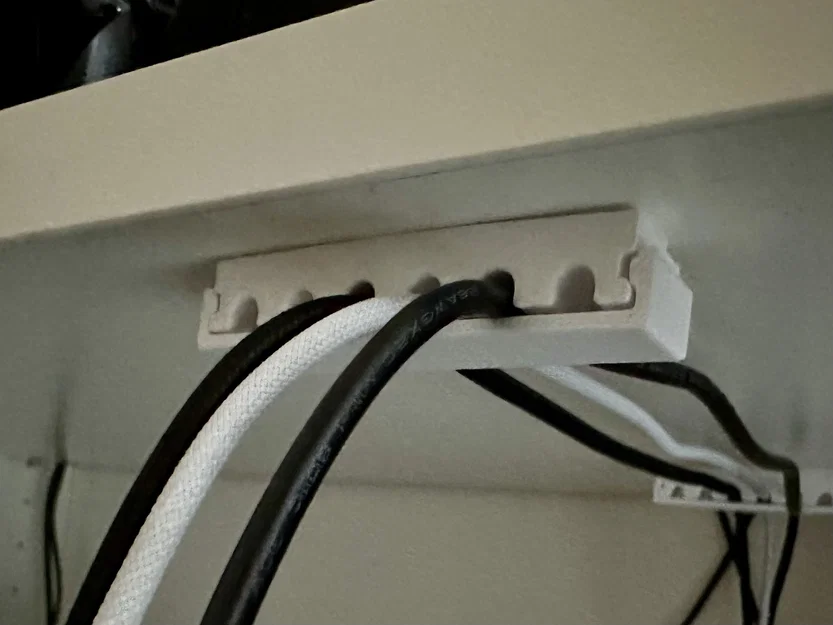 Kẹp giữ dây cáp - Image 1