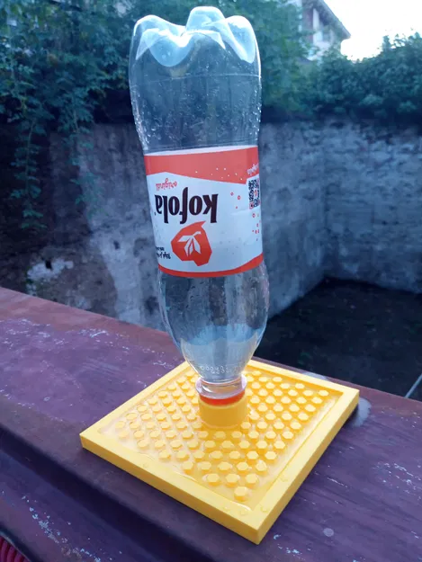 Đế Cấp Nước Cho Ong Với Bình Chứa - Image 2