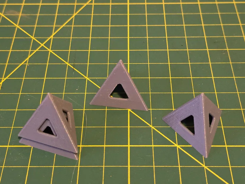 Chân Kê Nâng Đồ Khi Xịt Sơn (Có Thể Xếp Chồng) - Image 1